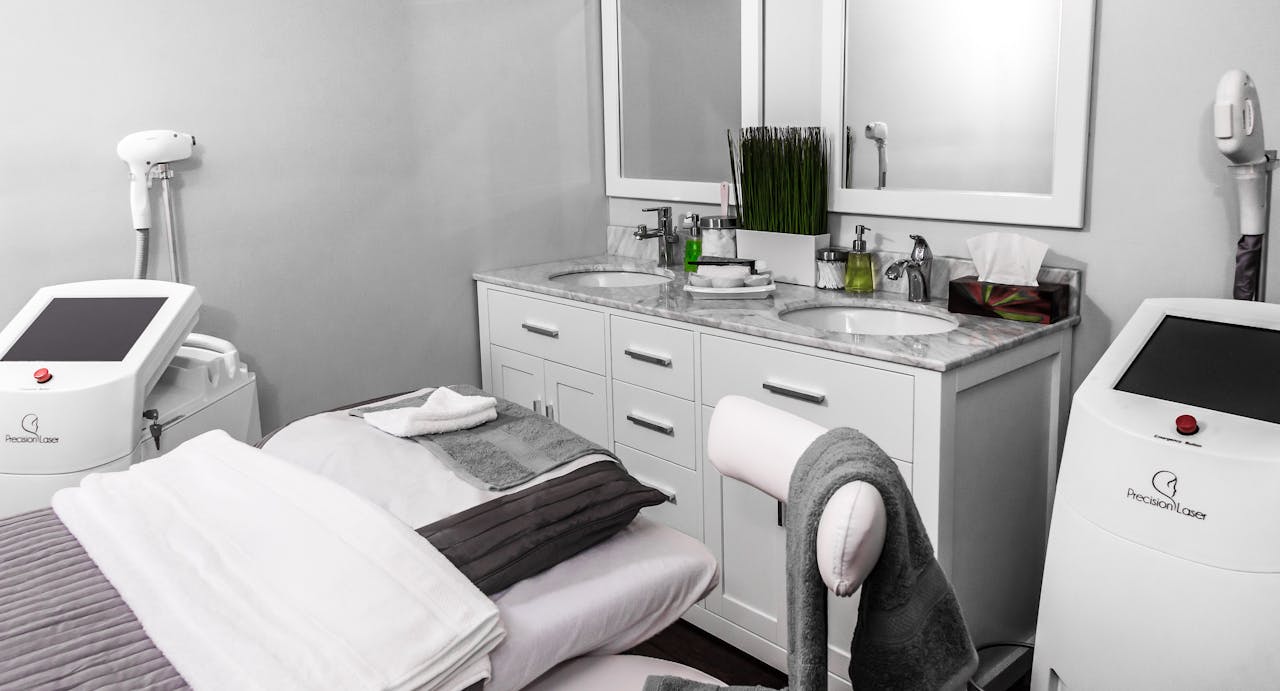 about-us Explore a well-equipped aesthetic clinic room featuring modern spa amenities and equipment.